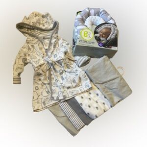 Newborn bundle of 3head support Rob and 4Blankets only $28